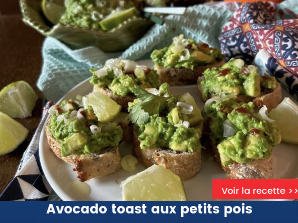 Avocado toast aux petits pois et aux herbes